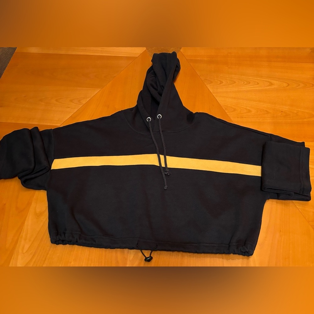FOREVER 21 Cropped Black Hoodie with drawstring waist